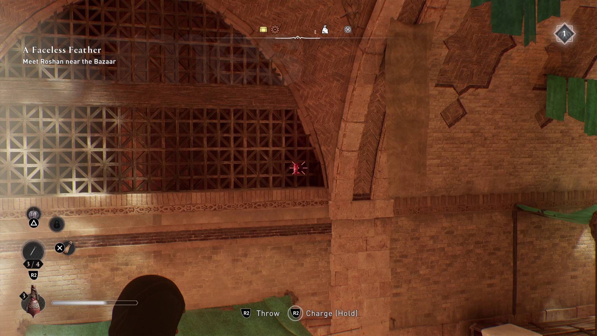 Assassin's Creed Mirage Bazaarin varusteiden arkku ovipalkki puisen säleikön läpi.