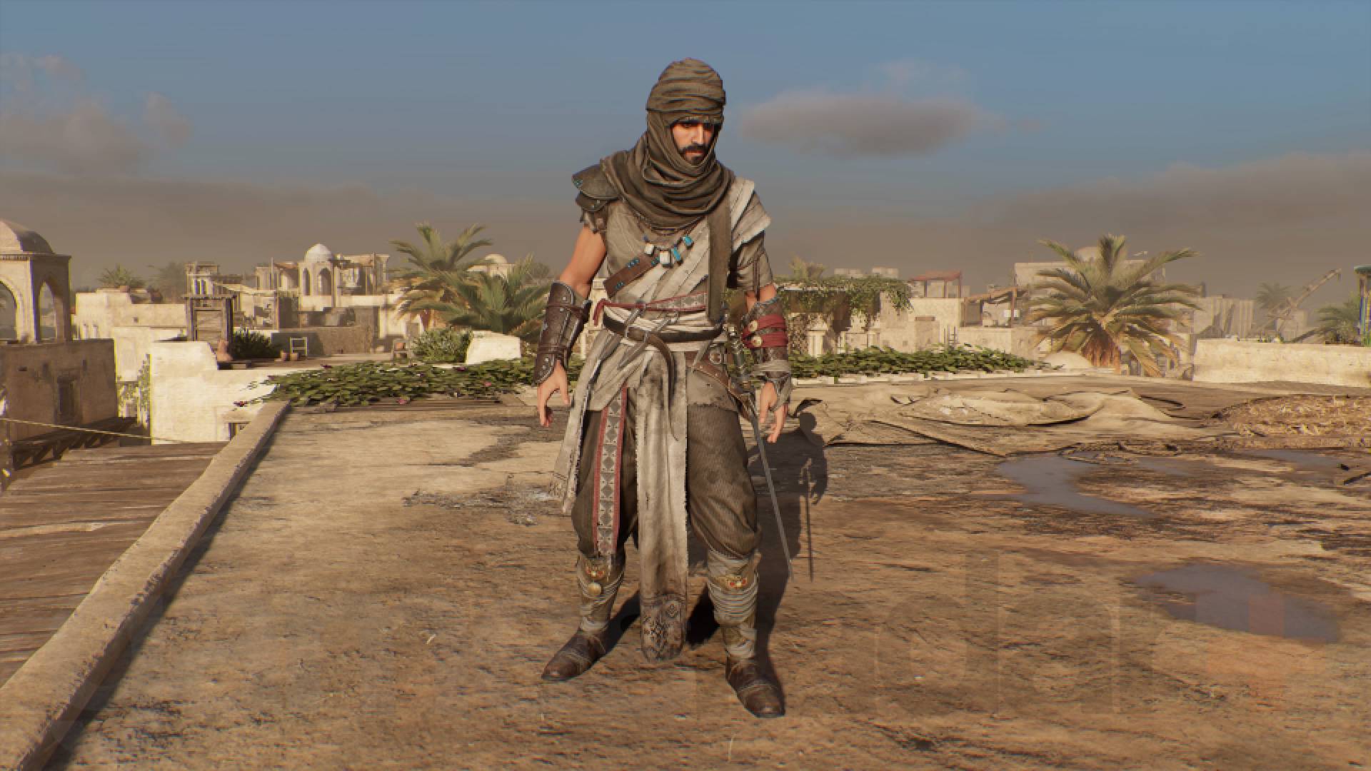 Assassin's Creed Mirage Basim sivatagi utazó jelmezt visel