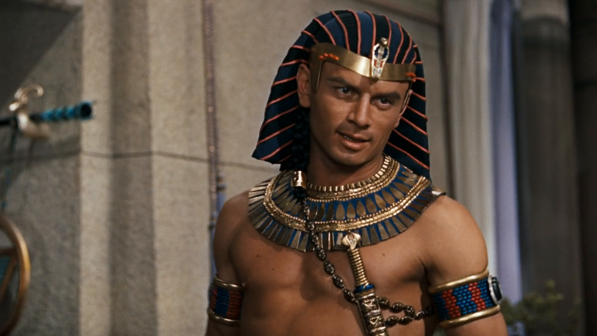 Yul Brynner nel ruolo del Faraone in I dieci comandamenti