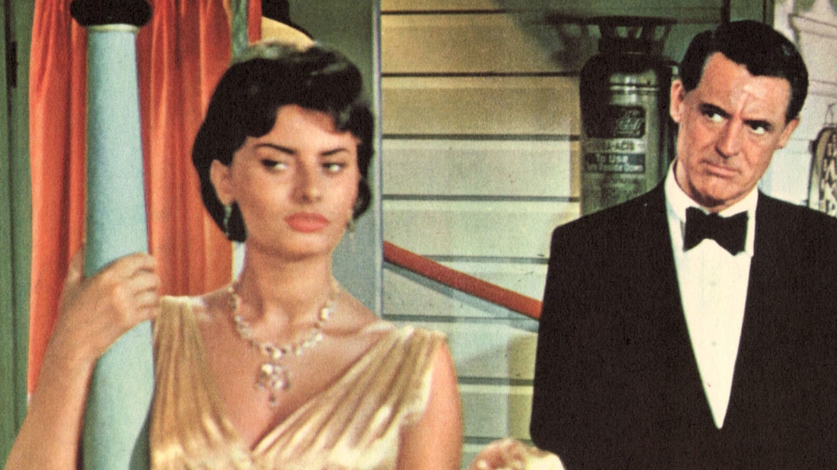 Sophia Loren in een zwarte jurk in Houseboat