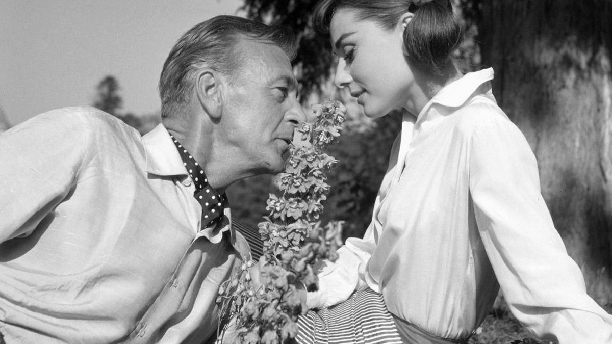 Gary Cooper romantiserer med Audrey Hepburn i Love in the Afternoon (Kjærlighet om ettermiddagen)