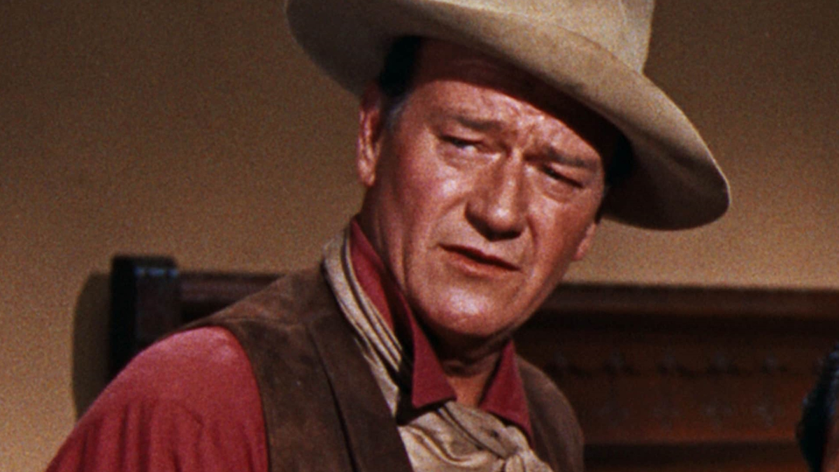 John Wayne v kovbojském klobouku ve filmu Rio Bravo