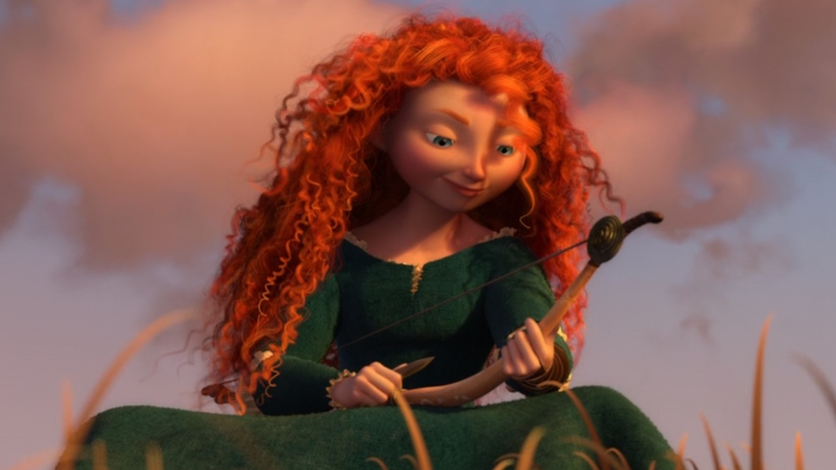 Merida si ve filmu Brave vyřezává luk