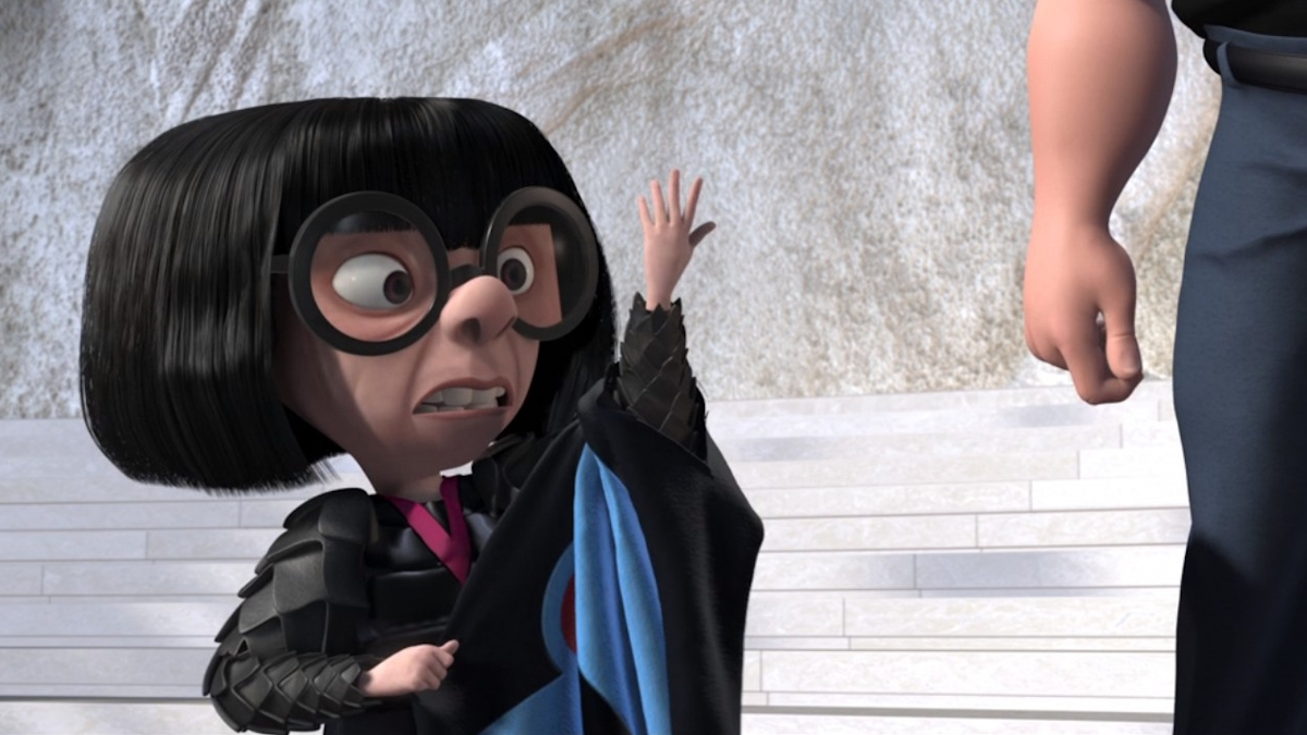 Edna Mode er forferdet over Mr. Incredibles avrevne kostyme i De utrolige.