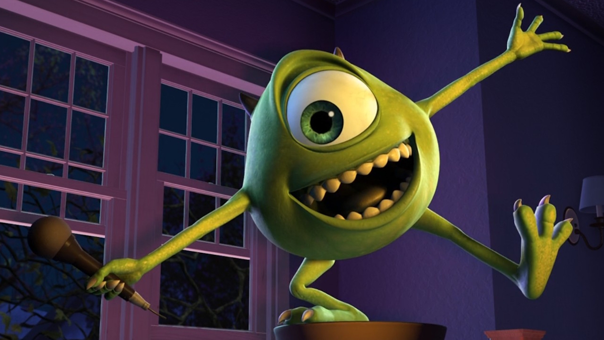 Mike Wazowski seisoo aplodien ja naurun edessä elokuvassa Monsters Inc.