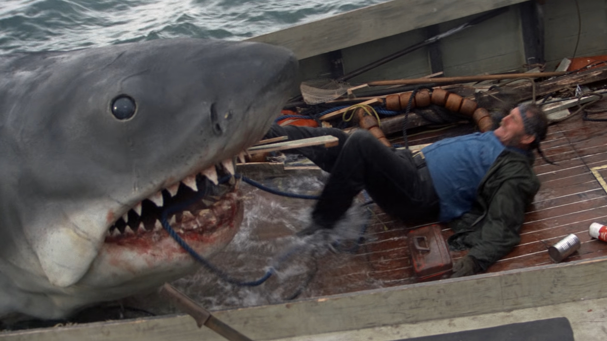 Žralok se pokouší sežrat rybáře ve filmu Čelisti
