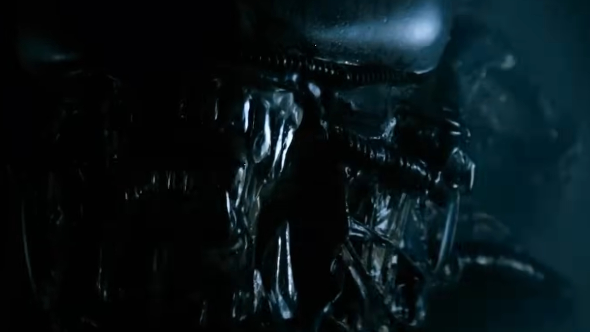 Xenomorf řve ve tmě ve filmu Vetřelec