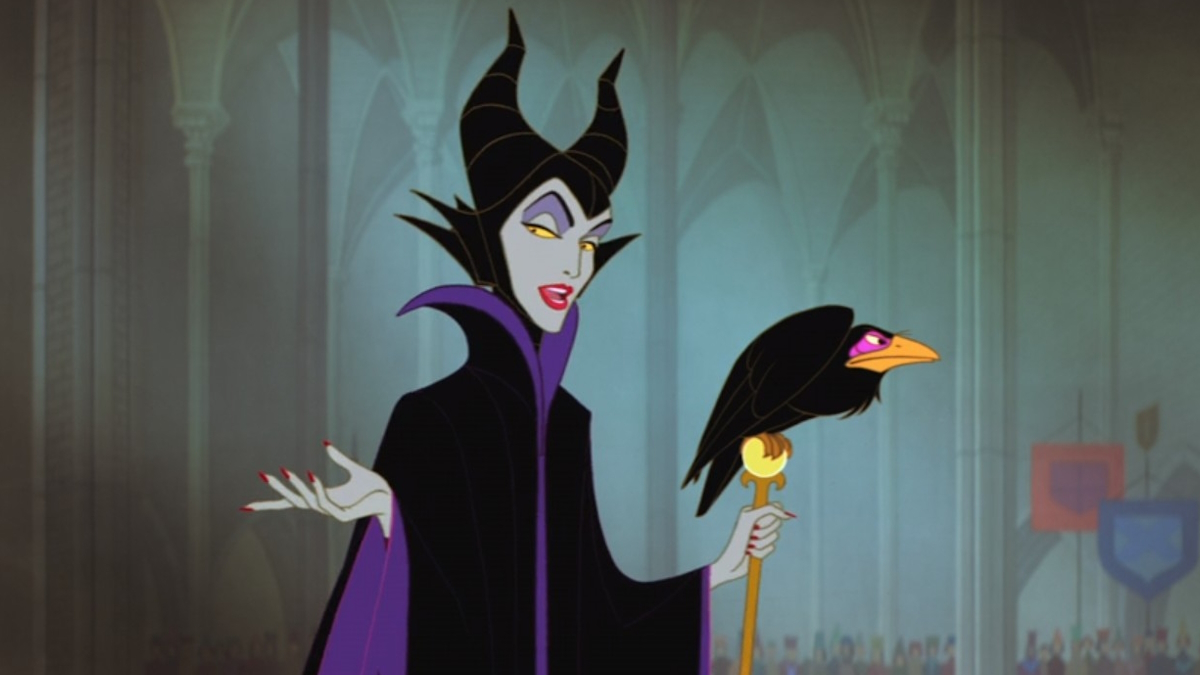 Maleficent går in i kungariket i Törnrosa