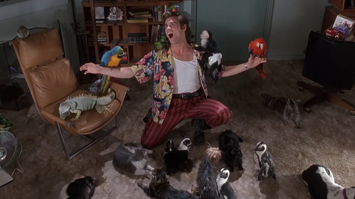Jim Carrey, como Ace Ventura, dá as boas-vindas aos seus animais de estimação em Ace Ventura: Pet Detetive
