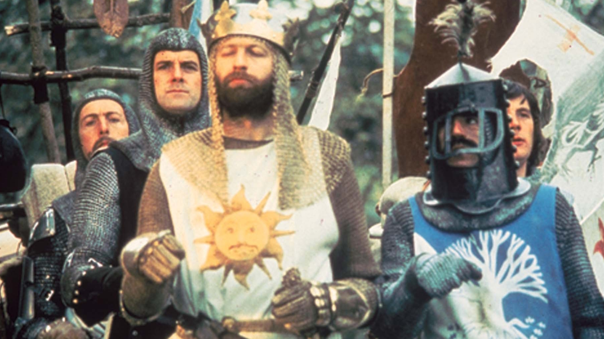 O Rei Artur e os seus cavaleiros galopam em Monty Python e o Santo Graal
