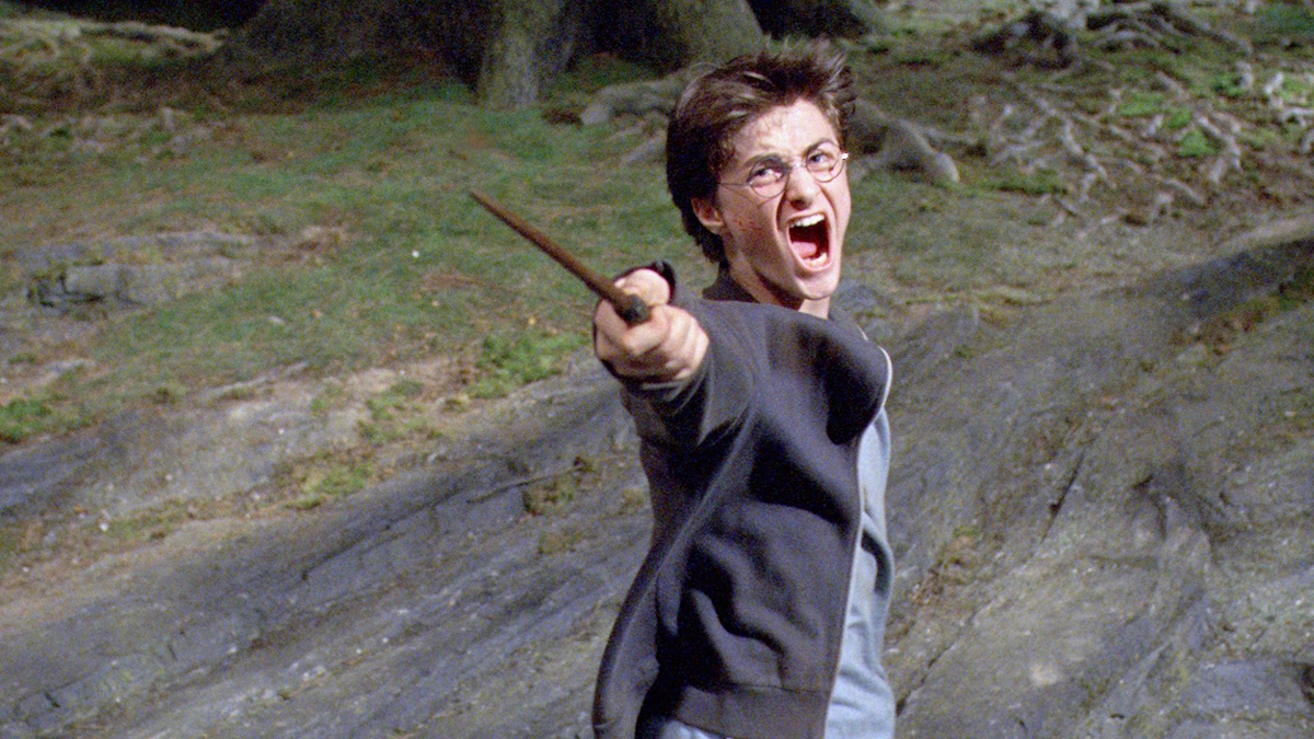 Harry Potter håller i en trollstav i Harry Potter och fången från Azkaban