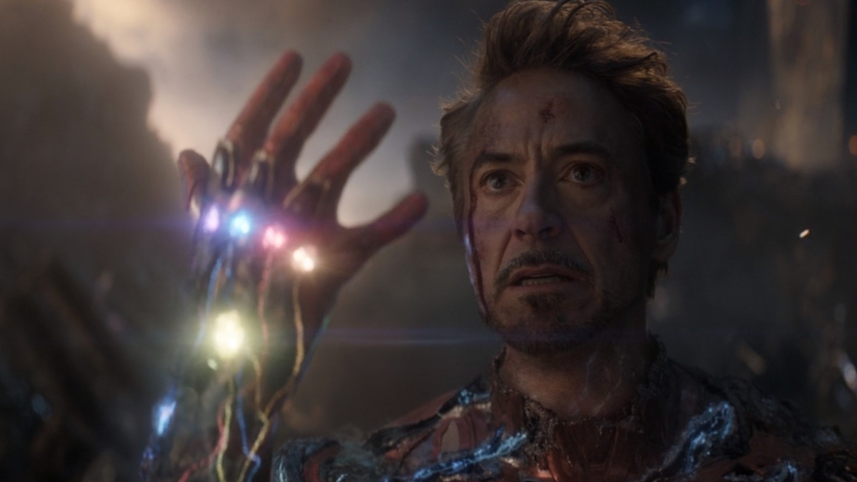 Iron Man drží Kameny nekonečna ve filmu Avengers: Endgame
