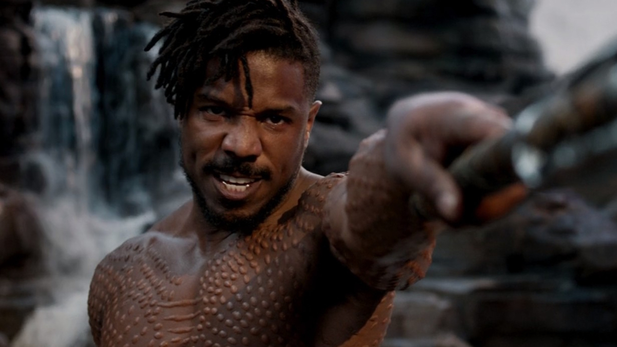 Kilmonger vyzve T'Challu na souboj o trůn Wakandy ve filmu Black Panther