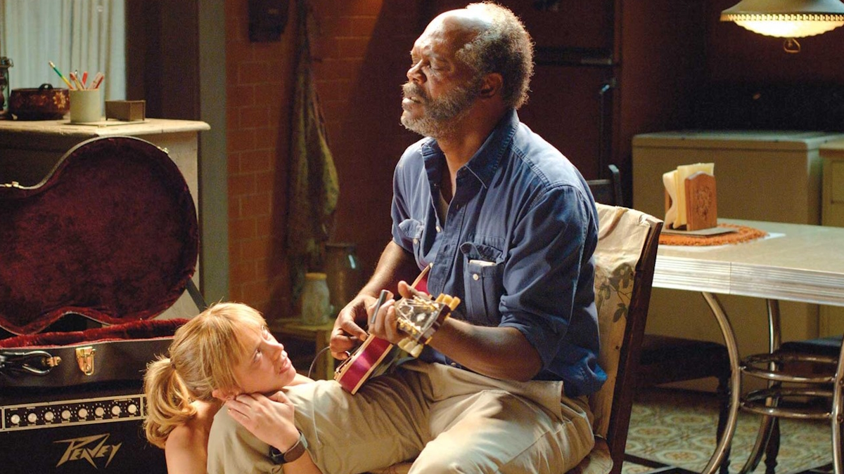 Samuel L. Jackson hraje na bluesovou kytaru ve filmu Black Snake Moan