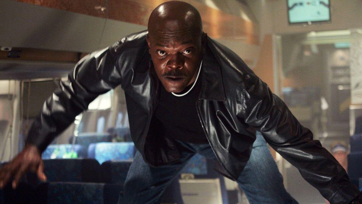 Сэмюэл Л. Джексон управляет самолетом в фильме "Змеи на самолете".