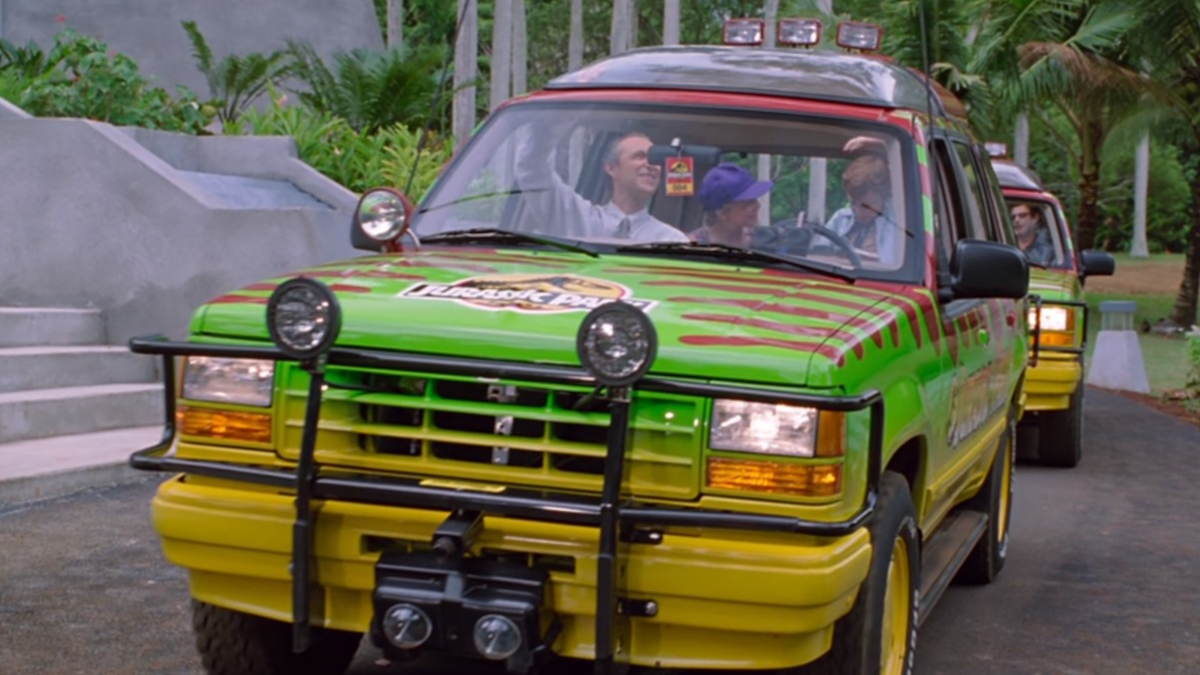 Ford Explorers se vydává na soukromou prohlídku Jurského parku v kultovním filmu Stevena Spielberga