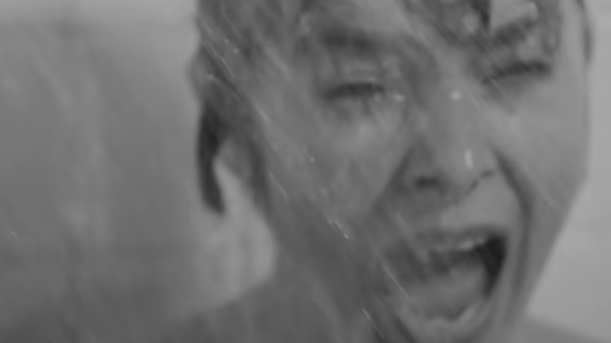 Janet Leigh sikít a zuhany alatt a Psycho című filmben.