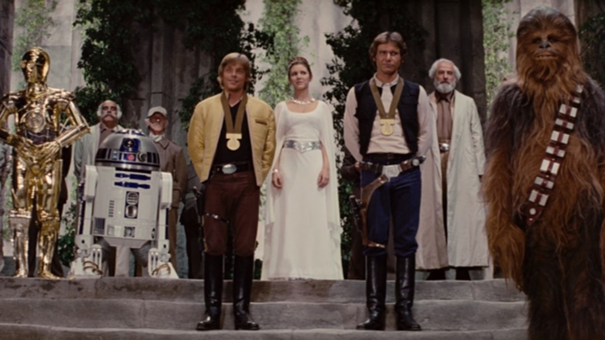 Luke a Han Solo jsou korunováni na konci Hvězdných válek