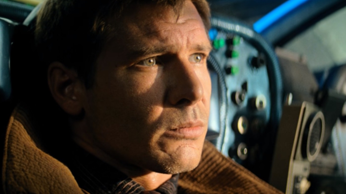 Deckard jeździ na spinnerze w Blade Runnerze
