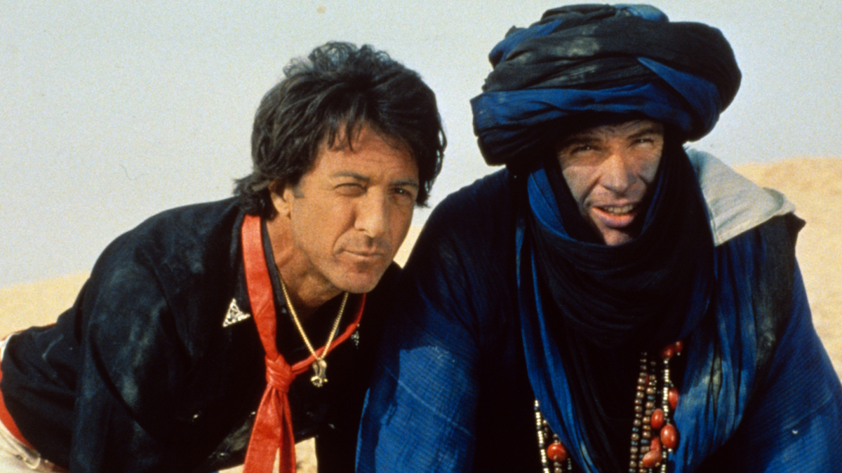 Dustin Hoffman en Warren Beatty hangen rond in de woestijn in Ishtar