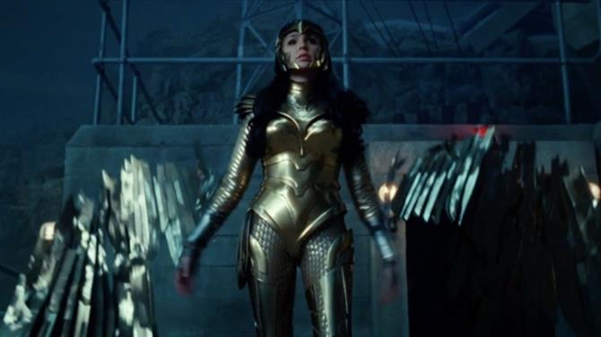 Zlatý oblek Wonder Woman 1984