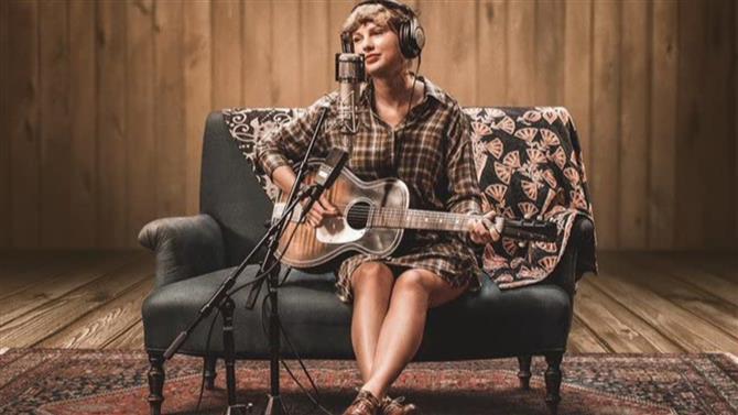 Taylor Swift in Folklore: The Long Pond Studio Sessions