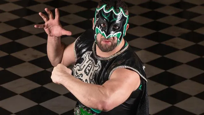 Hurricane Helms von WWE lernt einen neuen Griff: das Schreiben von Comics (Dank an Ron Marz)