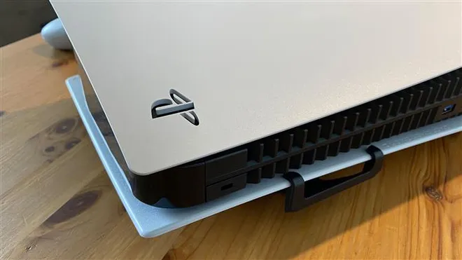 PS5 doboz méretei: A karácsonyfa alatt található magasság, szélesség, mélység és súly
