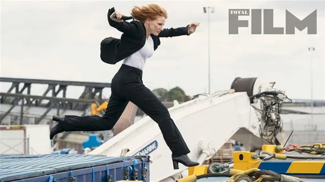 Jessica Chastain springt in diesem exklusiven The 355-Bild in Aktion