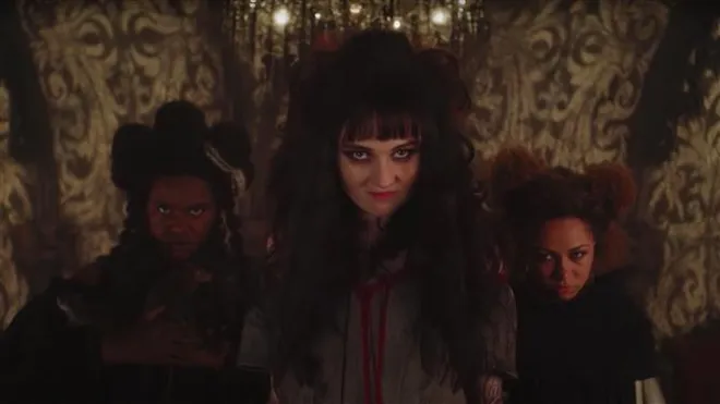 A Jó és Gonosz Iskola: Itt van az első pillantás Paul Feig Netflix-fantasy-adaptációjára