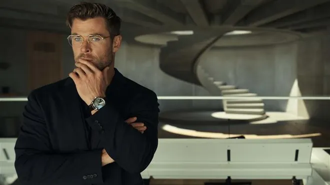 A Netflix első pillantása Chris Hemsworth-re, Jurnee Smollettre és Miles Tellerre az új elme-hajlító sci-fi-ban