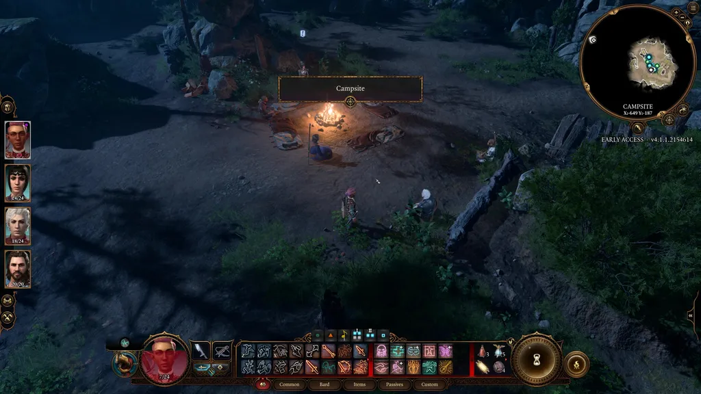 En figur går inn på leirplassen etter å ha tatt en lang hvilepause i Baldur&rsquo;s Gate 3.