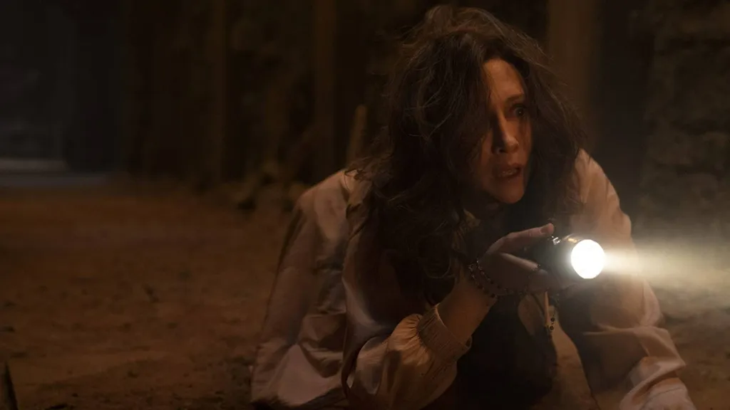Vera Farmiga mint Lorraine Warren a The Conjuring: The Devil Made Me Do It című filmben.