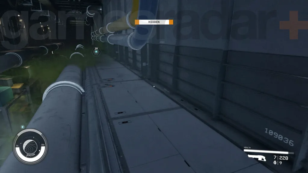 Rømme fra bygningen for å fullføre Starfield-sabotasjeoppdraget.