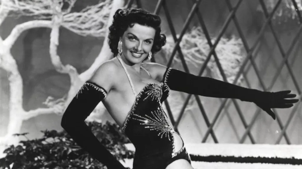 Jane Russell feltárulkozó fekete bikinit visel a The French Line-ban