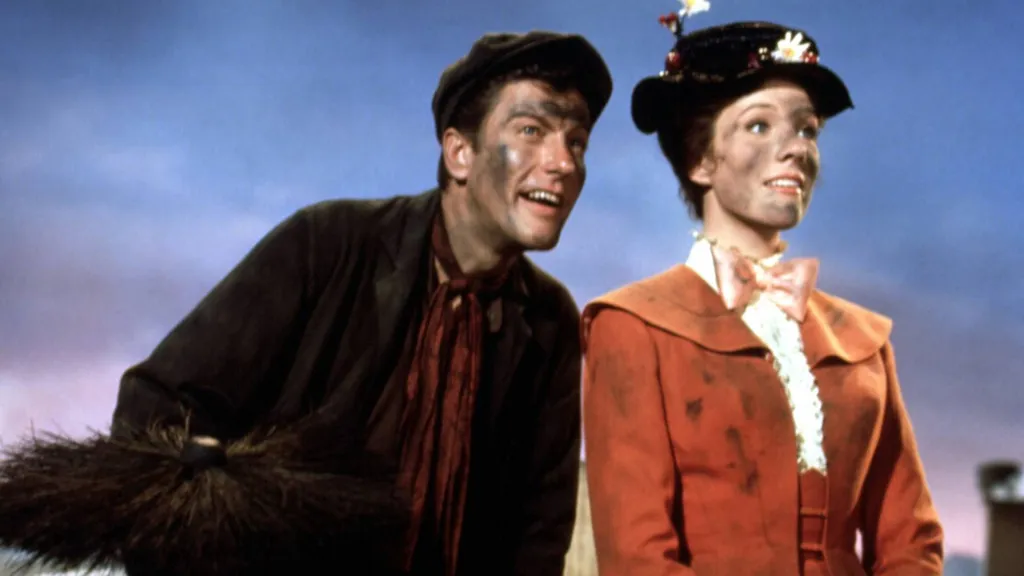 Julie Andrews és Dick Van Dyke együtt énekel a Mary Poppinsban.