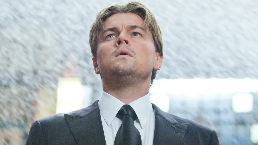 Leonardo DiCaprio står i en drøm som kollapser i Inception.