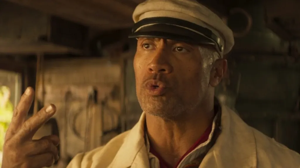 Dwayne Johnson mint egy régi időkbeli folyami hajós idegenvezető a Jungle Cruise című filmben.