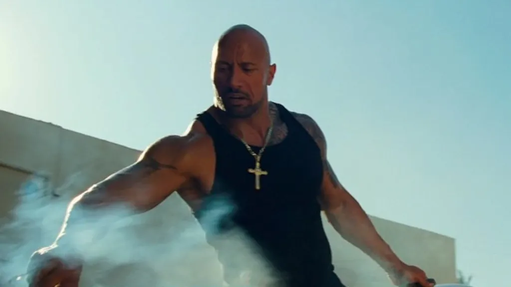 Dwayne Johnson valami csúnya dolgot grillez Michael Bay Pain and Gain című filmjében