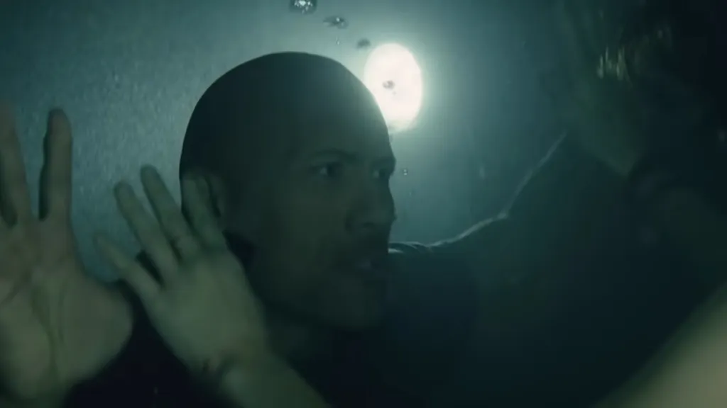 Dwayne Johnson a víz alatt úszik, hogy megmentse a lányát a San Andreasban