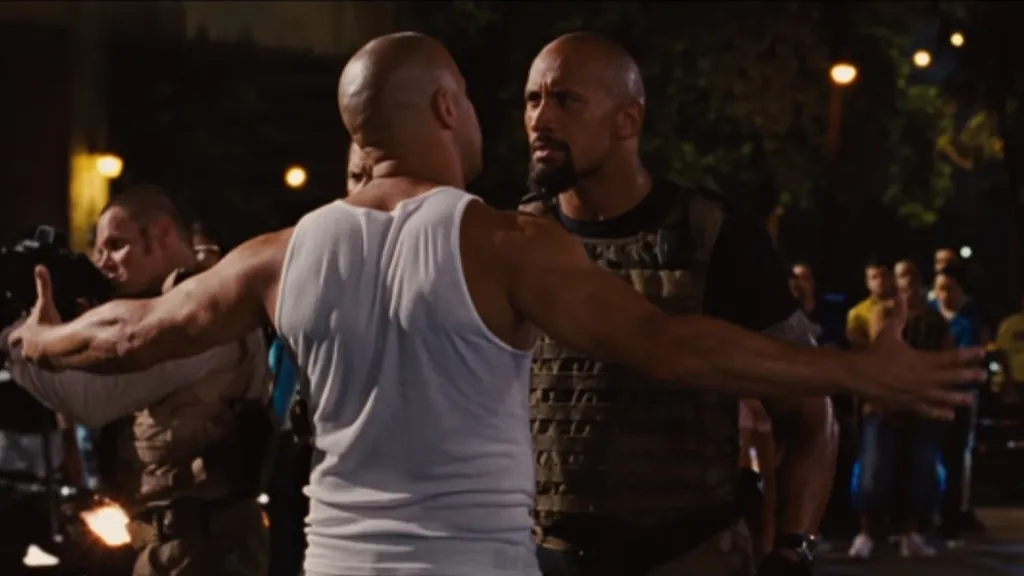 Dwayne Johnson Dominic Torettóval néz farkasszemet a Fast Five-ban