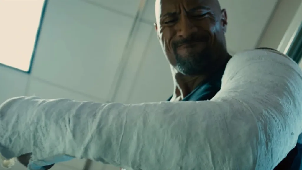 Dwayne Johnson a Furious 7-ben flexeli levetett karját