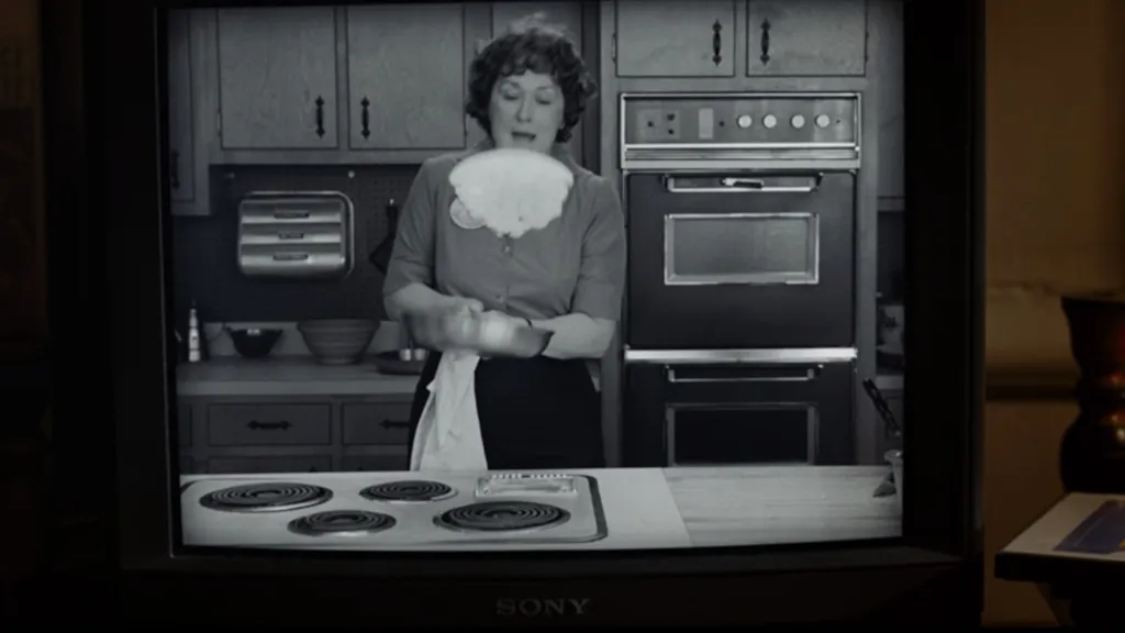 Julia Child rántottát süt a tévében a Julie & Julia című filmben.