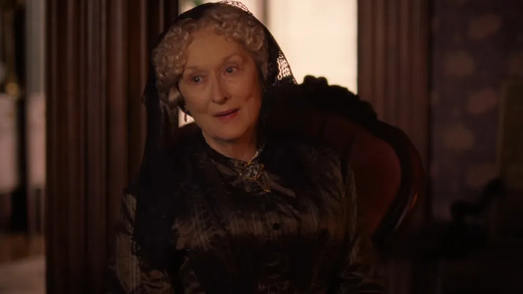 Meryl Streep egy pazar nappaliban ülve, March néni korhű ruházatában a Little Women című filmben
