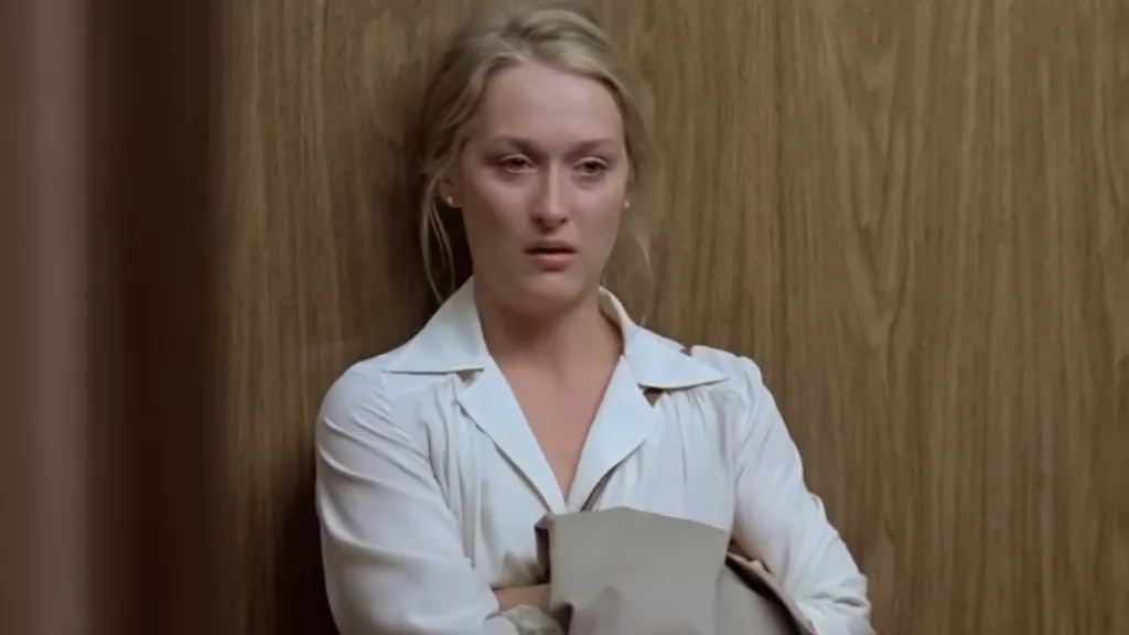 Meryl Streep Johanna Kramer szerepében fehér inget viselve bejelenti, hogy elhagyja férjét
