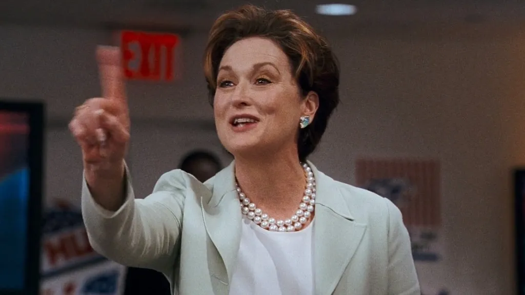 Meryl Streep beszédet mond egy politikai irodában A mandzsúriai jelölt című filmben.
