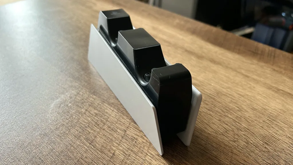 DualSense Ladestation von der Seite